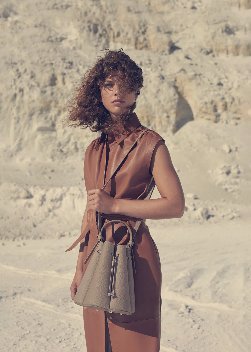 Numéro Huit Edition Textured Taupe