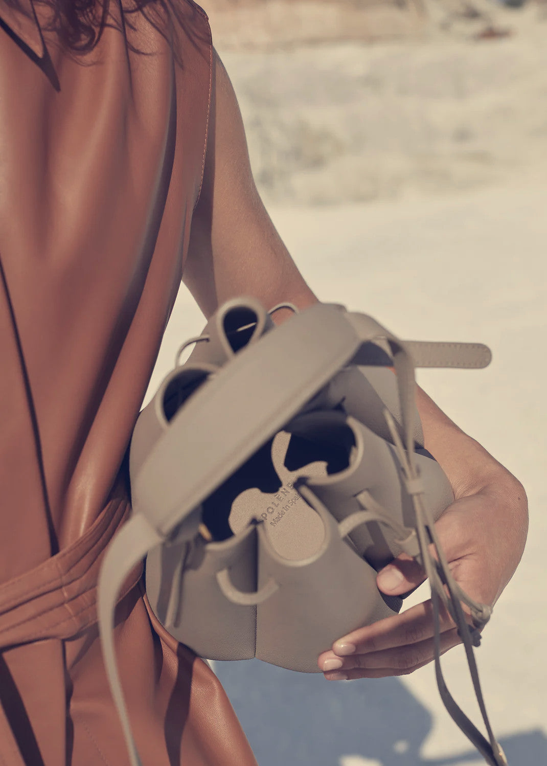 Numéro Huit Edition Textured Taupe