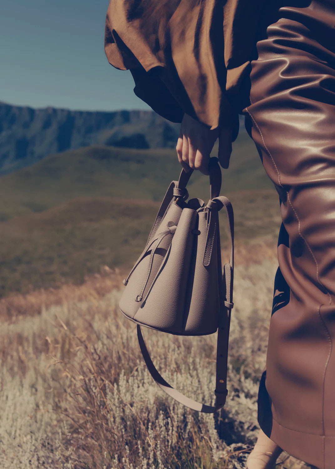Numéro Huit Mini Edition Textured Taupe