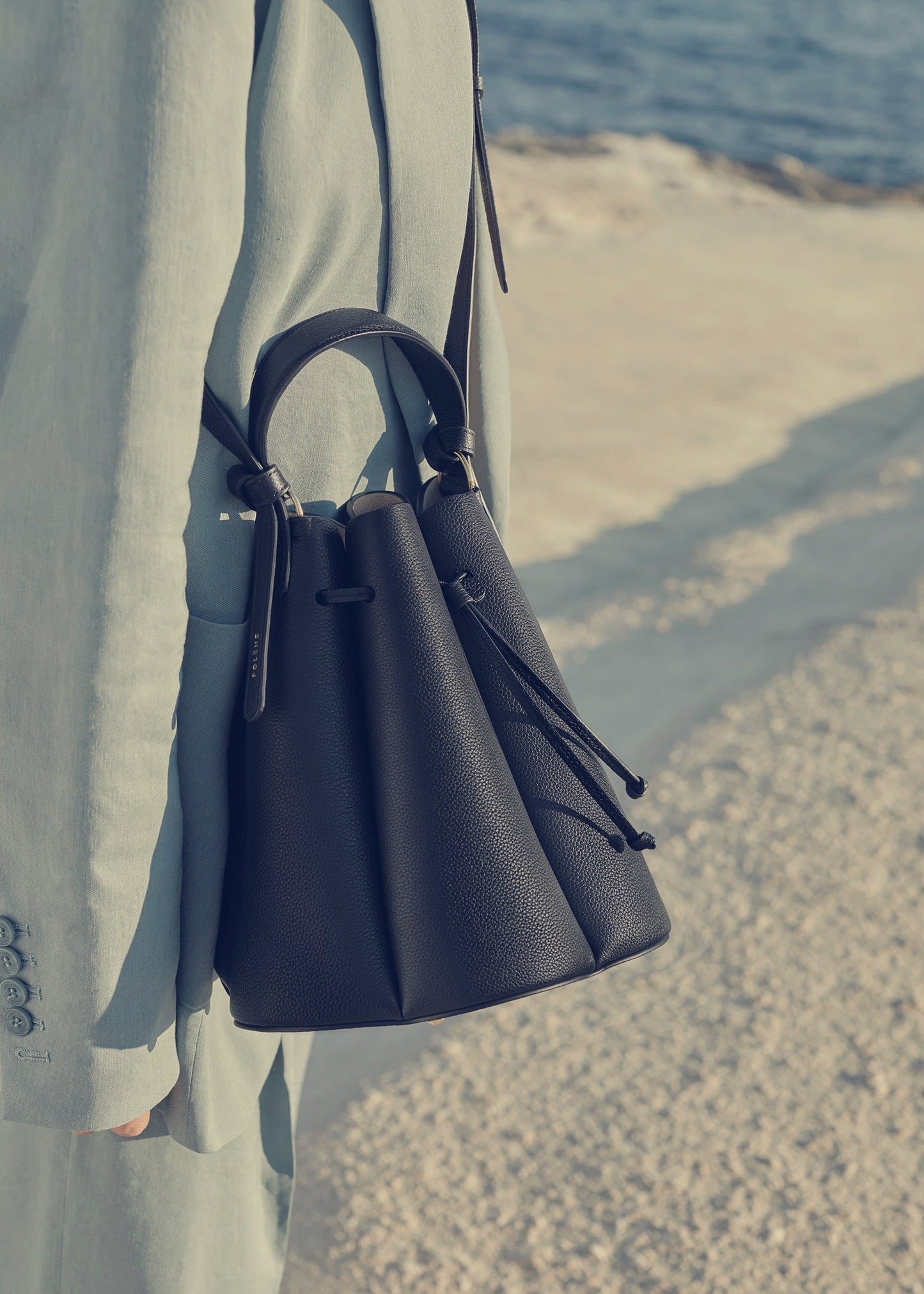 Numéro Huit Edition Textured Black
